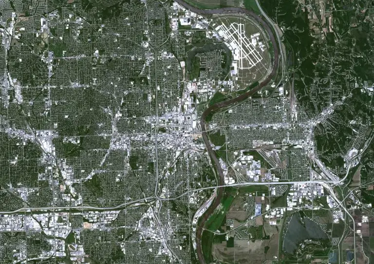 [FR] Article 068 - Imagerie satellite - n-¦8 - Cartographie des infrastructures - routes et réseaux